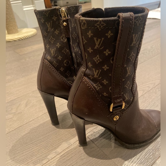 Louis Vuitton brown monogram heeled boots - Picture 2 of 5